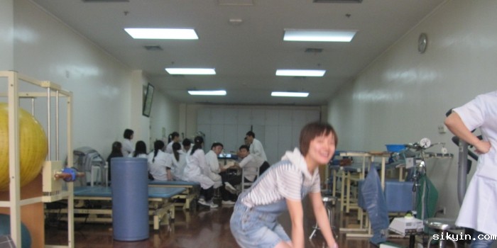 跳嘛，我看你在空中稳得起不？累了吧~~~~嘿嘿~~~继续~~~