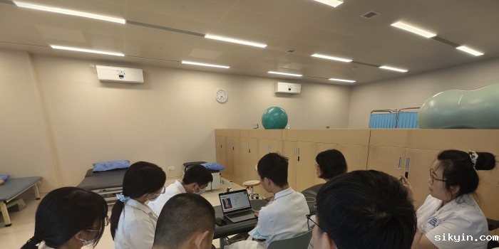 20250801戚世宗老师与进修生交流