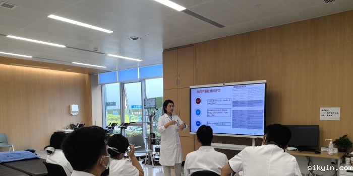 20250509李程老师为学员们授课及临床实操