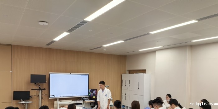 20250911戚世宗老师为锦江全体进修生、规培生分享