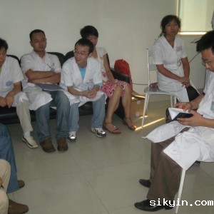 我中心召开地震康复医疗会议