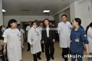 国家卫生与计划生育委员会医政司副司长赵明刚前往我院慰问