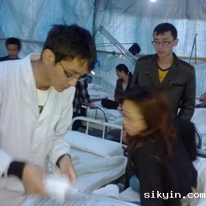 抗震救灾康复青年团员在行动