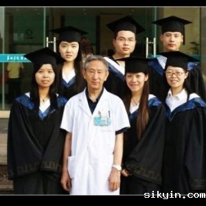 华西临床医学院2004级康复治疗毕业生合影